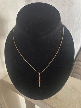 14kt  Gold cross 16 inch chain